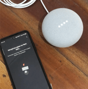 Menghubungkan smartphone ke Google Nest.