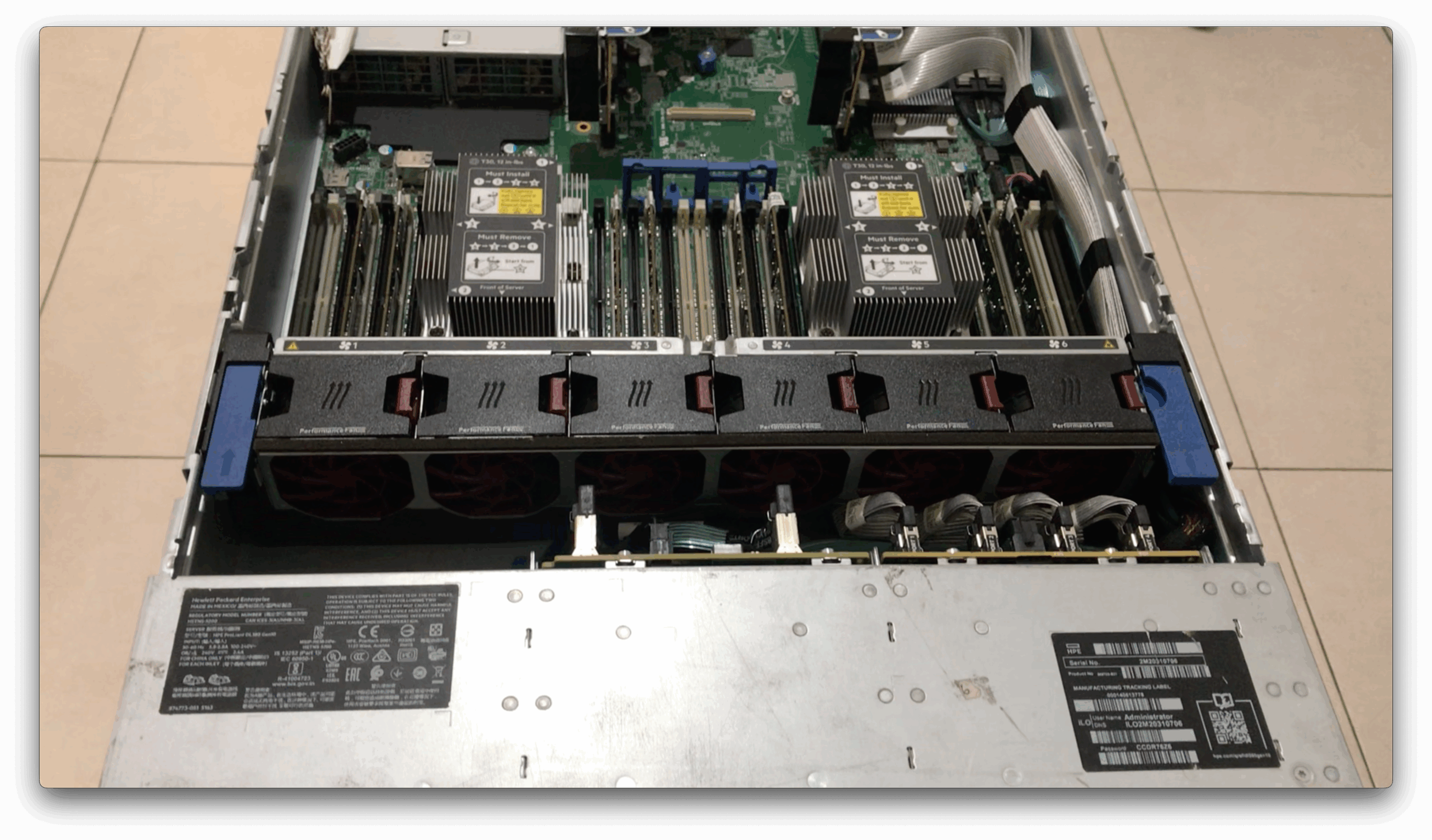 ukuran rack server.