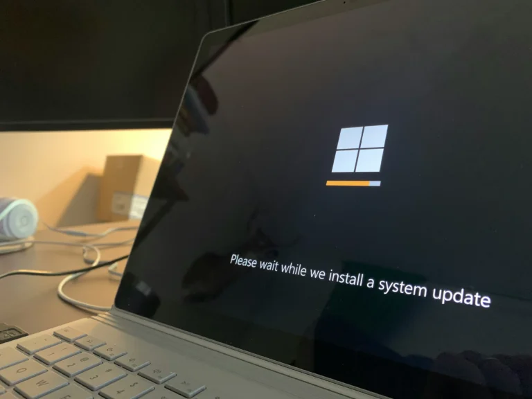 Ilustrasi Update Software di Laptop